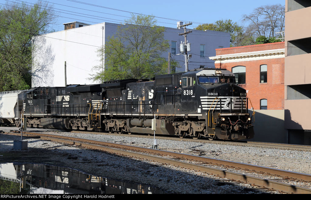 NS 8318 & 7613 lead train E25 at Southern Junction